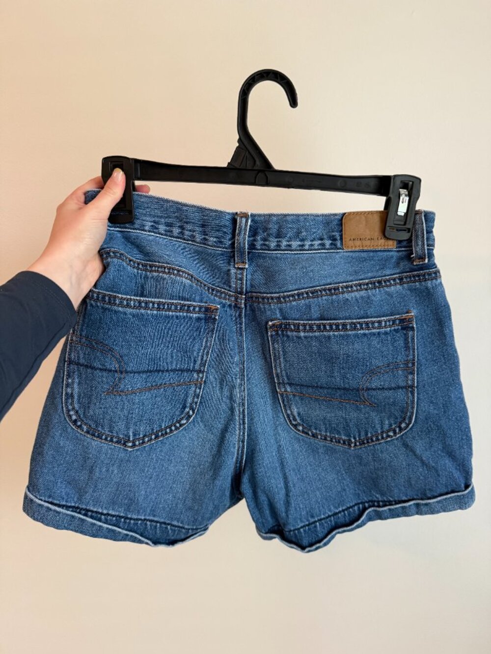American Eagle Jean Mom Short, Size 2 - Picture 2 of 4